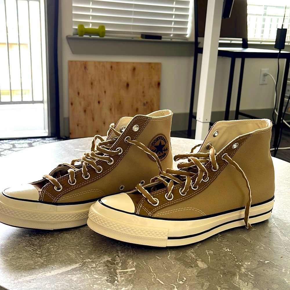 Converse all star high top men’s shoes, size 9.5